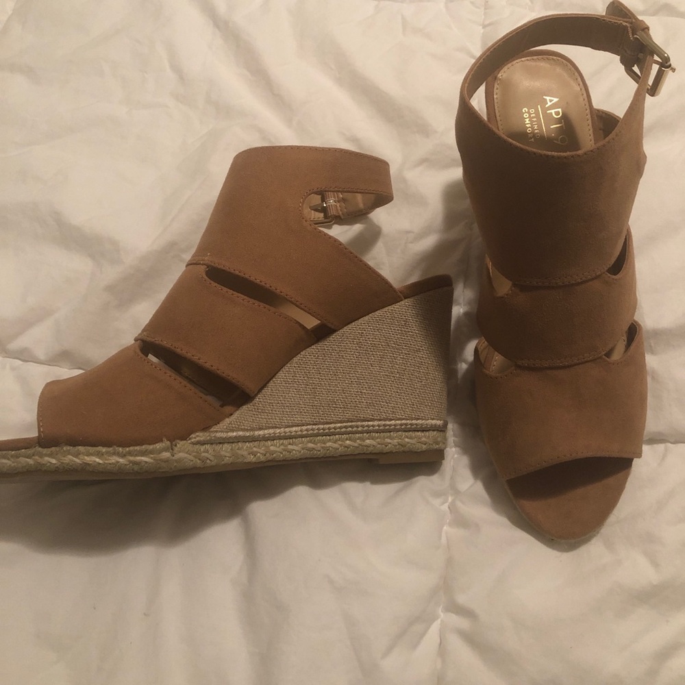 Apt 9 wedges